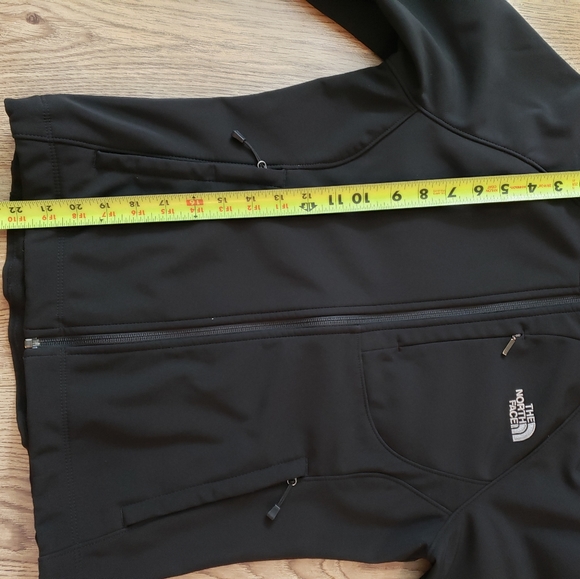 The North Face Never Stop Exploring Black Jacket - Picture 10 of 11